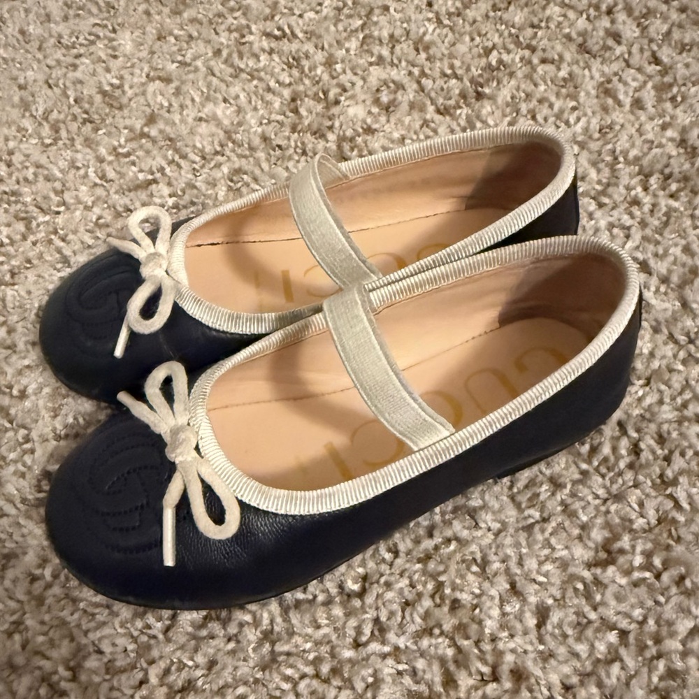 Gucci Girls Navy and Cream Genuine Leather Ballet Flats EU25. Very Used